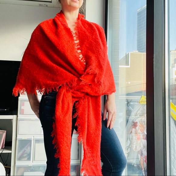 Anthropologie Fringed Long Soft Triangle Blanket Scarf - Picture 10 of 15